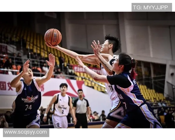 2013年CBA精彩对决北京队与青岛队激烈碰撞展现篮球魅力与团队精神 2013年CBA精彩对决北京队与青岛队激烈碰撞展现篮球魅力与团队精神