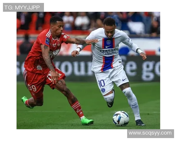 内马尔重返法甲训练，巴黎圣日耳曼球迷欢呼雀跃